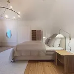 Large & Modern 4 Bedroom *