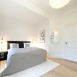 Large & Modern 4 Bedroom * Kopenhaga