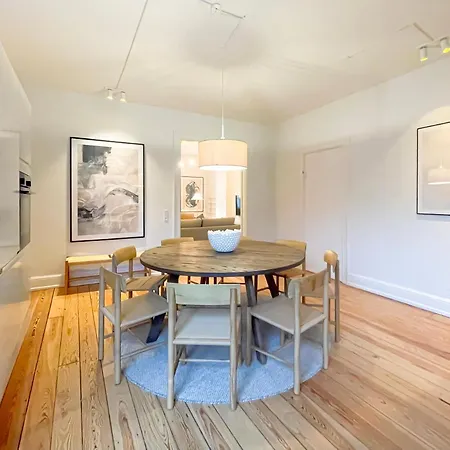 Large & Modern 4 Bedroom Apartament Kopenhaga