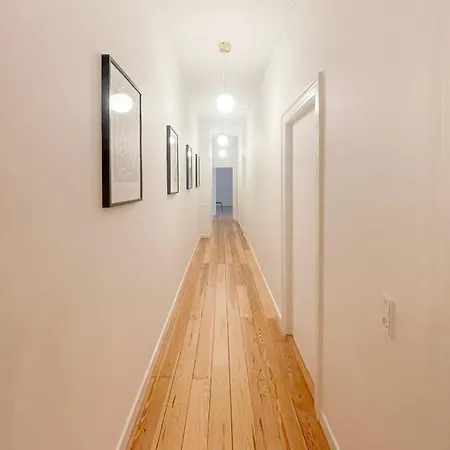 아파트 Large & Modern 4 Bedroom *