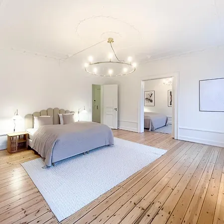 아파트 Large & Modern 4 Bedroom *