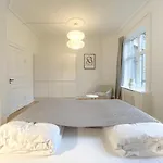 Large & Modern 4 Bedroom アパート *