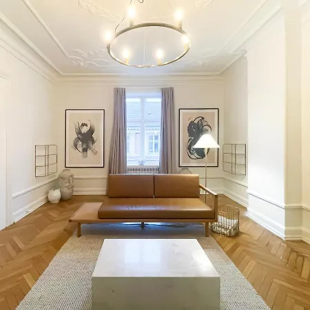 Large & Modern 4 Bedroom Apartment Apartment *