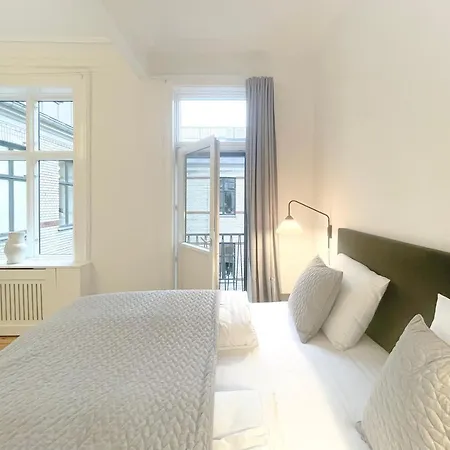 Large & Modern 4 Bedroom Apartment * Copenhagen