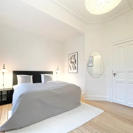 Large & Modern 4 Bedroom Apartment * Copenhagen