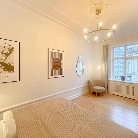 Large & Modern 4 Bedroom Apartment * Copenhagen