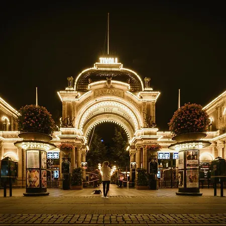 Large & Modern 4 Bedroom アパート