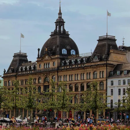 Large & Modern 4 Bedroom Apartment Copenhagen