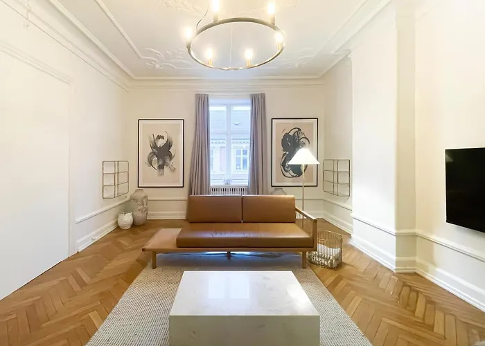 Large & Modern 4 Bedroom アパート *