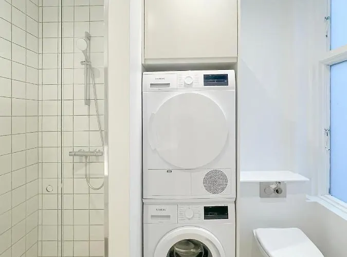 Large & Modern 4 Bedroom アパート