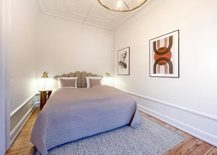 Large & Modern 4 Bedroom アパート *