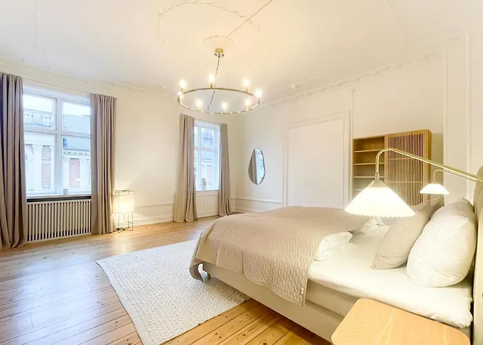 アパート Large & Modern 4 Bedroom コペンハーゲン
