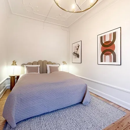 Large & Modern 4 Bedroom アパート *