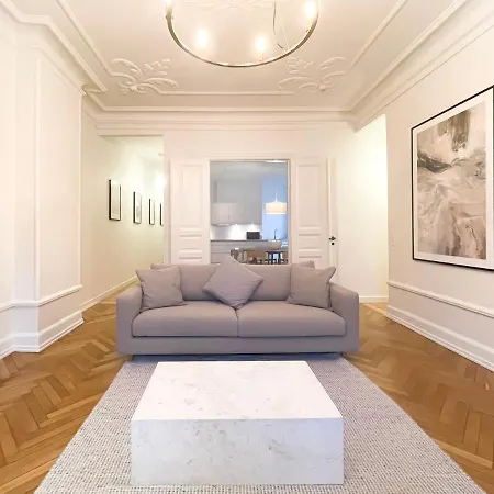 アパート Large & Modern 4 Bedroom コペンハーゲン